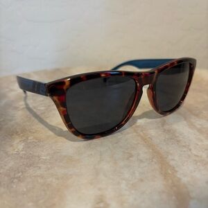 Blenders Oak Island rounded square plastic sunglasses